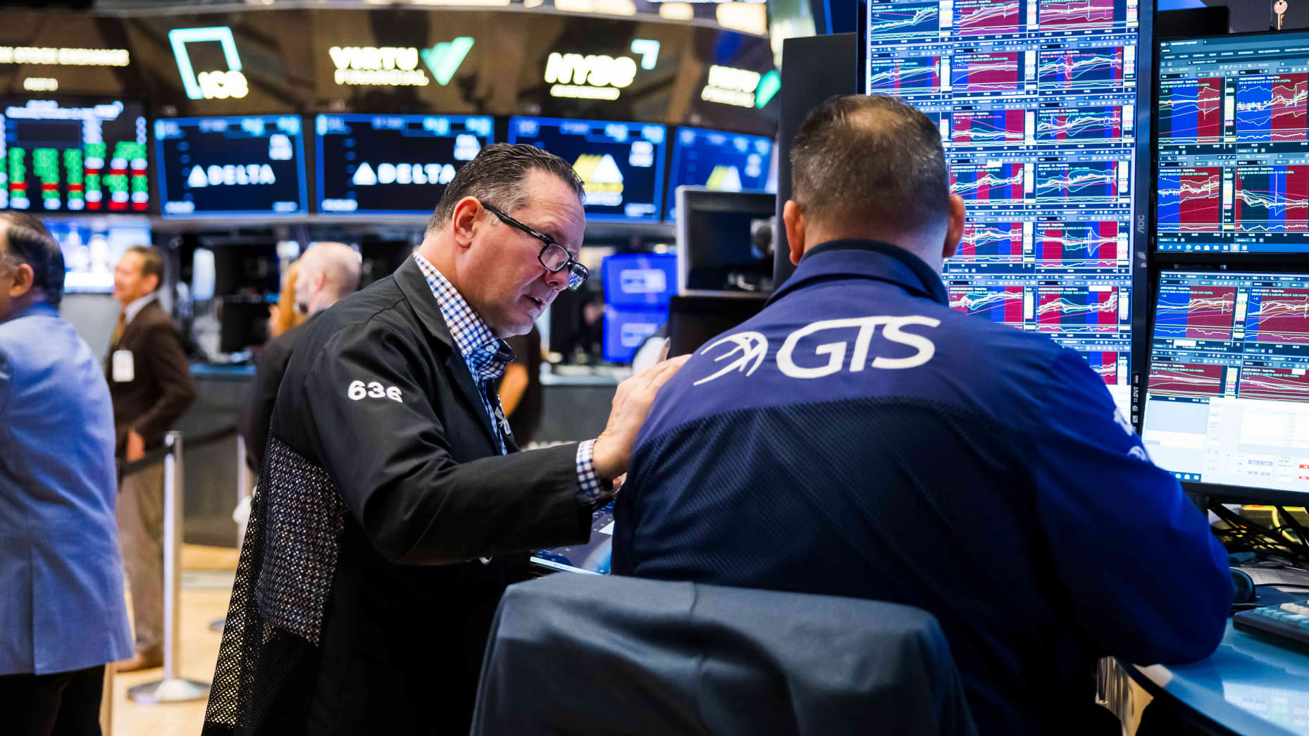 Buy the Dip? Analysts Flag New Entry Points for Microsoft and Nike