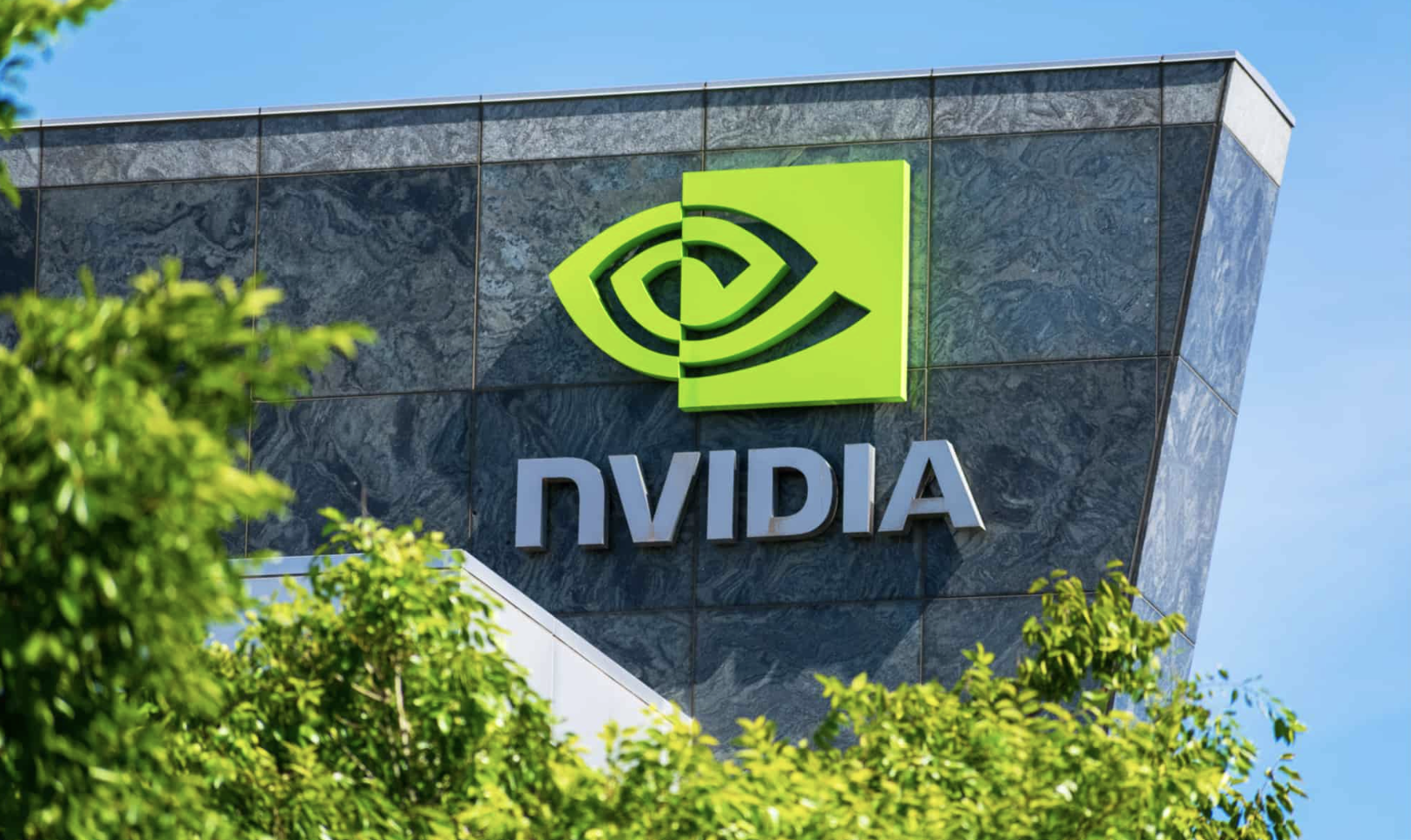 Dow Sinks Over 550 Points as Tech Slide Deepens Ahead of Nvidia Earnings